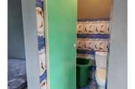 Toilet Kamar Bagasta Homestay