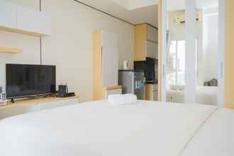 Kamar Tidur 4 Nice and Fancy Studio at Skylounge Tamansari Apartment By Travelio