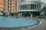 Kolam Renang Comfort and Nice 2BR at Pejaten Park Apartment By Travelio