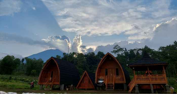 Bangunan Villa Omah Kayu Purbalingga