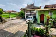 Exterior RACHMAD HOMESTAY WARUNGBOTO 