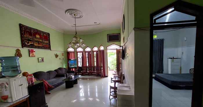 Sảnh chờ RACHMAD HOMESTAY WARUNGBOTO 