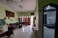 Sảnh chờ RACHMAD HOMESTAY WARUNGBOTO 