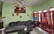 ล็อบบี้ 3 RACHMAD HOMESTAY WARUNGBOTO 