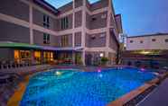 Kolam Renang 6 Cha Li's Family Hotel&Hostel