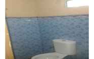 Toilet Kamar 6 Homestay Bahtera Pulau Pari