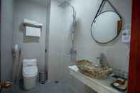 In-room Bathroom AOC Hotel