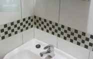 Toilet Kamar 3 Sapadia Club House & Villa Sunggal