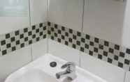 In-room Bathroom 3 Sapadia Club House & Villa Sunggal