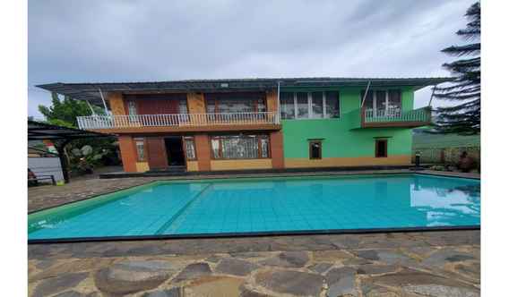 Swimming Pool 2 Vila Salma Ciwidey