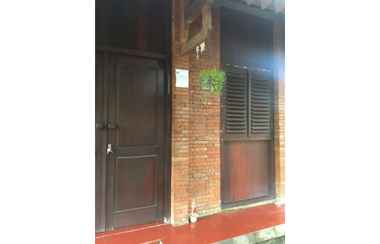 Bên ngoài 2 Kertawijaya Homestay