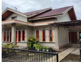 Luar Bangunan 2 Homestay Buk Neng