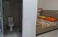 Toilet Kamar 6 Guesthouse PakJo By Highlander Stay