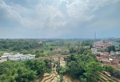 附近景观和景点 5 Studio Monochrome Room at Taman Melati Jatinangor Apartment By Travelio