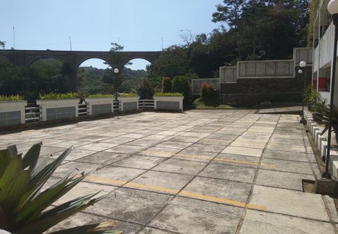 公共空间 Studio Monochrome Room at Taman Melati Jatinangor Apartment By Travelio