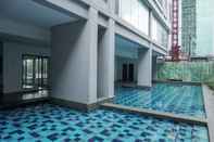 Kolam Renang Comfortable and Premium 2BR Apartment at Royal Olive Residence By Travelio