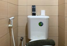 In-room Bathroom 5 Comfort Studio Room at Apartment Margonda Residence 5 By Travelio