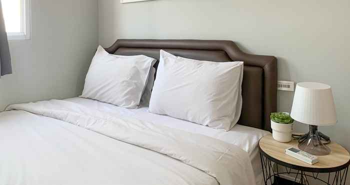 Kamar Tidur Nice and Comfort 2BR at Cinere Resort Apartment By Travelio