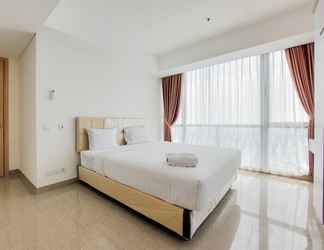 Bedroom 2 Homey and Spacious 3BR at Hillcrest House Apartment By Travelio