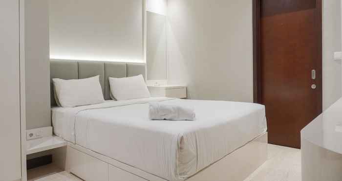 Kamar Tidur Elegant and Comfort 2BR at Permata Hijau Suites Apartment By Travelio