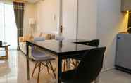 Ruang Umum 5 Comfy and Elegant 3BR Daan Mogot City Apartment By Travelio