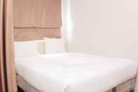 Kamar Tidur Nice and Cozy Studio at Oasis Cikarang Apartment By Travelio