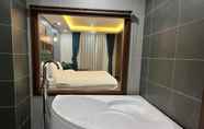 In-room Bathroom 5 Sapa Grand Hills Hotel & Apartments