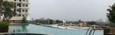 Swimming Pool 2 Cozy and Warm Studio at Cinere Bellevue Suites Apartment By Travelio