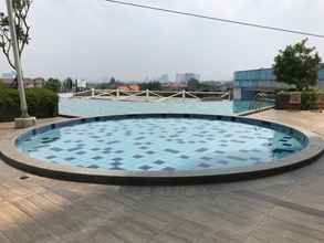 Swimming Pool 4 Cozy and Warm Studio at Cinere Bellevue Suites Apartment By Travelio