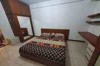 Kamar Tidur Apartment Pinewood by Santoso Studio