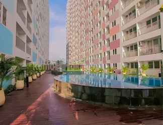สระว่ายน้ำ 2 OYO Life 92889 Apartement Grand Sentraland Karawang By A.t Room