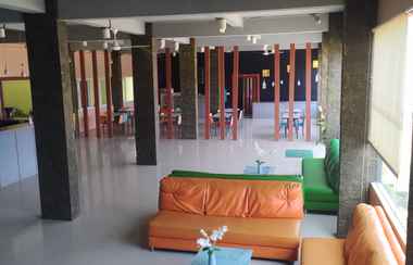 Lobby 2 XPRESS HOTEL