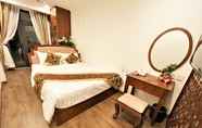 Bedroom 6 DE LA SOIE Hotel & Travel