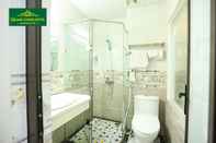Phòng tắm bên trong Thanh Hang Hotel near Emerald My Dinh 