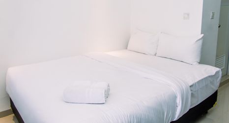 Phòng ngủ 2 Fancy and Cozy Studio Apartment at M-Town Residence By Travelio