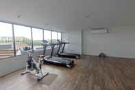 Fitness Center Cozy Living Studio Apartment at The Alton By Travelio