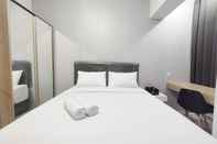 Kamar Tidur Cozy Living Studio Apartment at The Alton By Travelio