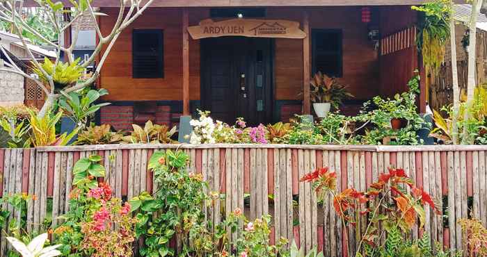 Exterior Hiker's House