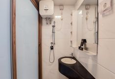 In-room Bathroom 4 Studio Room Apartment with Comfortable Design at Sky House BSD By Travelio