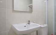 In-room Bathroom 4 Simply and Comfort 2BR at M-Town Residence Apartment By Travelio