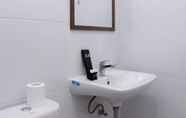In-room Bathroom 5 Great Location Studio Room Apartment at Patraland Urbano By Travelio
