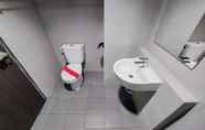 In-room Bathroom 4 Cozy and Nice Studio at Bintaro Icon Apartment By Travelio