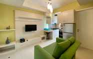 Common Space 3 2BR Cozy Apartment at Apartment Parahyangan Residence By Travelio