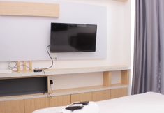 พื้นที่สาธารณะ 2 Nice and Cozy Studio at Sayana Bekasi Apartment By Travelio