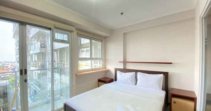 Bedroom Nice and Minimalist 1BR at Gateway Pasteur Apartment By Travelio
