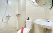 In-room Bathroom 4 Nice and Minimalist 1BR at Gateway Pasteur Apartment By Travelio