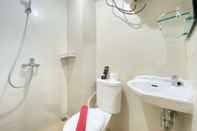 In-room Bathroom Nice and Minimalist 1BR at Gateway Pasteur Apartment By Travelio