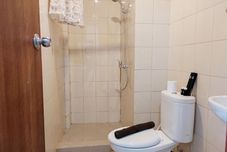 In-room Bathroom Clean and Simply 2BR Apartment at Vida View Makassar By Travelio