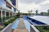 Swimming Pool Modern Look 2BR Apartment Green Pramuka City near Mall By Travelio