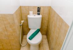 In-room Bathroom 5 Modern Look 2BR Apartment Green Pramuka City near Mall By Travelio